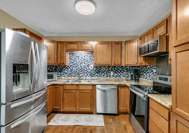 Photo 3 of Sale Pending at 1005 25th Avenue N, Saint Cloud, MN 56303 | MLS# 7113320 | Listing updated on 2026-08-21