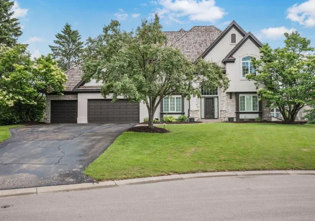 2nd image of 10451 White Tail Xing, Eden Prairie, MN 55347 | MLS# 7113323