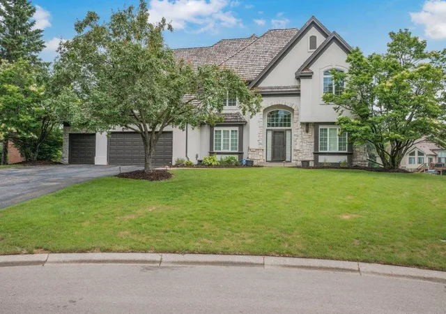 3rd image of 10451 White Tail Xing, Eden Prairie, MN 55347 | MLS# 7113323