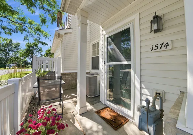 1st image of 1574 Liberty Cir, Shakopee, MN 55379 | MLS# 7113327
