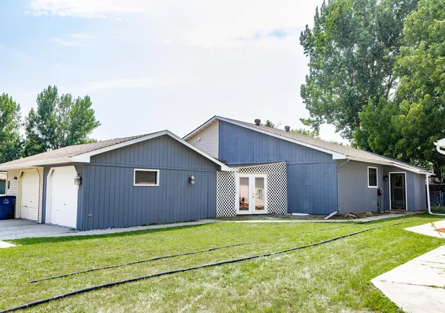 Photo 3 of Townhouse for sale at 2321 Country Clb Pkwy, Moorhead, MN 56560 | MLS# 7113380 | Listing updated on 2026-09-22