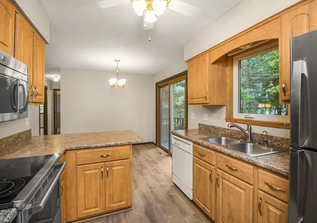 2nd image of 1388 Amaryllis Ln, Eagan, MN 55123 | MLS# 7113385