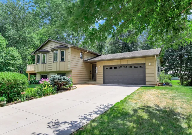 1st image of 22365 Circle Ln, Rogers, MN 55374 | MLS# 7113388