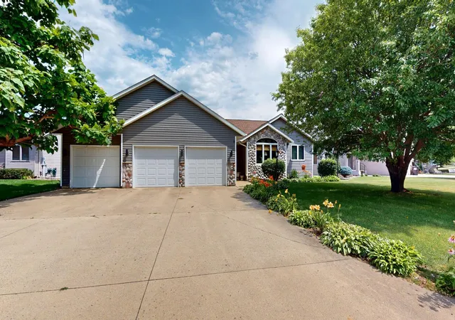 Photo 1 of Single family home for sale at 1906 Greenwood Dr, Albert Lea, MN 56007 | MLS# 7113395 | Listing updated on 2026-08-24