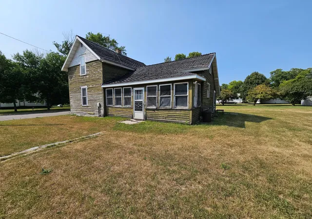 Photo 2 of Sale Pending at 205 5th Avenue Nw, Barnesville, MN 56514 | MLS# 7113407 | Listing updated on 2026-08-31