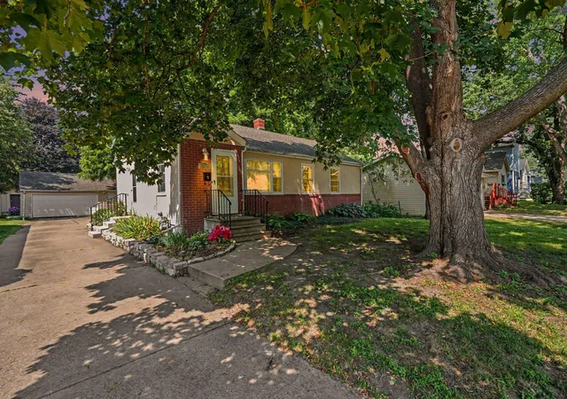 2nd image of 1769 Pleasant St, Saint Paul, MN 55113 | MLS# 7113417