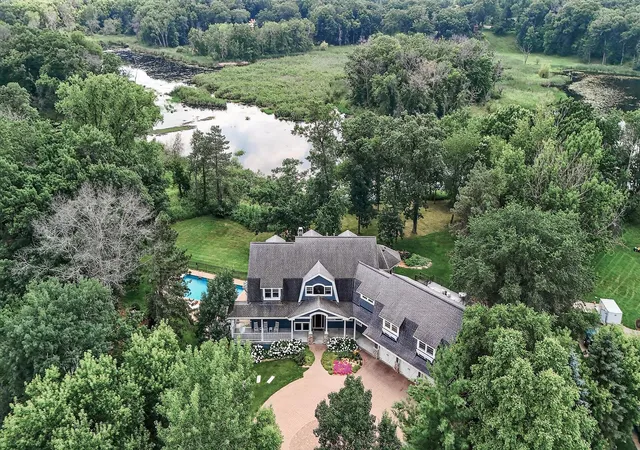 Photo 3 of Sale Pending at 9 Hillary Farm Ln, Saint Paul, MN 55110 | MLS# 7113422 | Listing updated on 2026-10-05