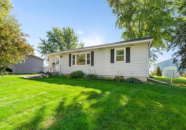 Photo 1 of Single family home for sale at 500 13th Avenue SE, Waseca, MN 56093 | MLS# 7113429 | Listing updated on 2026-10-21