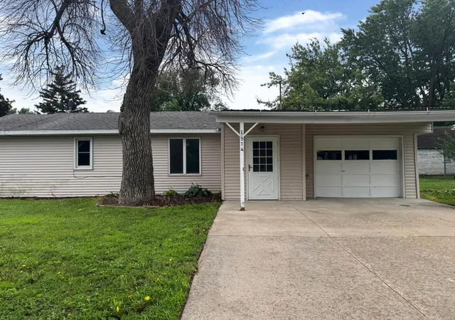 Photo 1 of Single family home for sale at 514 3rd Avenue, Round Lake, MN 56167 | MLS# 7113438 | Listing updated on 2026-08-27