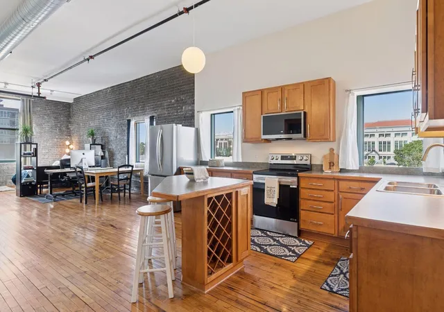 Listing Photo 4 - Condo for sale in building located at 523 Jackson St, St. Paul, MN 55101 - Unit #302