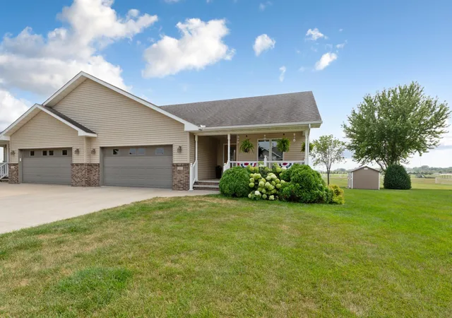 Photo 1 of Sale Pending at 580 Southwind Dr, Fairmont, MN 56031 | MLS# 7113526 | Listing updated on 2026-08-27