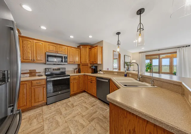 Photo 2 of Sale Pending at 580 Southwind Dr, Fairmont, MN 56031 | MLS# 7113526 | Listing updated on 2026-08-27
