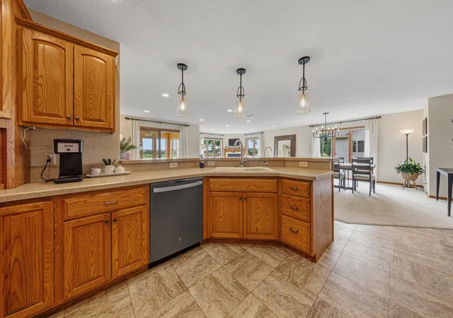 Photo 3 of Sale Pending at 580 Southwind Dr, Fairmont, MN 56031 | MLS# 7113526 | Listing updated on 2026-08-27