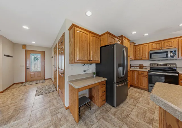 Photo 4 of Sale Pending at 580 Southwind Dr, Fairmont, MN 56031 | MLS# 7113526 | Listing updated on 2026-08-27