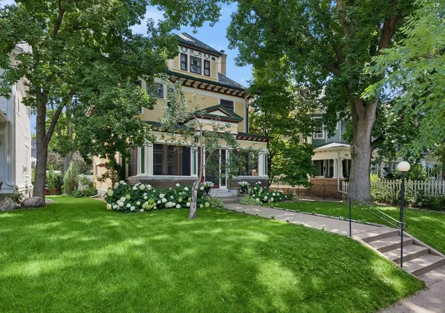 2nd image of 2105 Girard Ave S, Minneapolis, MN 55405 | MLS# 7113551