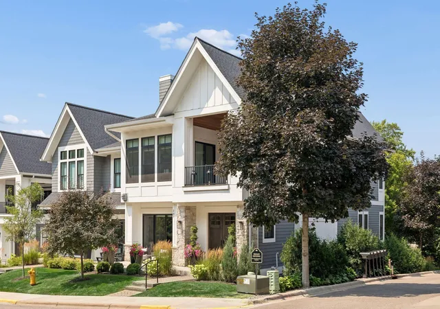 1st image of 207 Walker Ave S, Wayzata, MN 55391 | MLS# 7113557