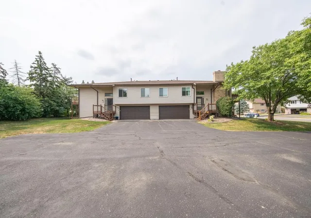 Photo 1 of Single family home for sale at 2309 Amberwood Dr, Saint Paul, MN 55125 | MLS# 7113572 | Listing updated on 2026-08-31