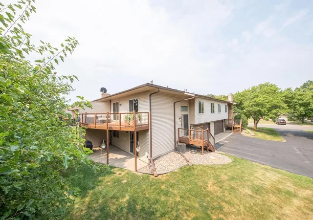 Photo 3 of Single family home for sale at 2309 Amberwood Dr, Saint Paul, MN 55125 | MLS# 7113572 | Listing updated on 2026-08-31