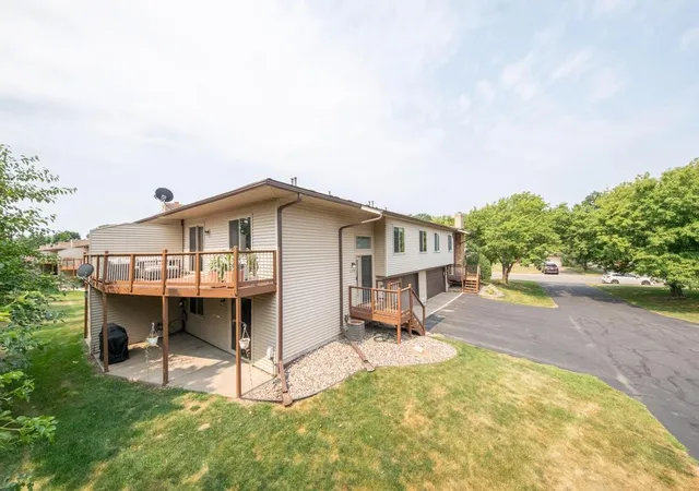 Photo 3 of Single family home for sale at 2309 Amberwood Dr, Saint Paul, MN 55125 | MLS# 7113572 | Listing updated on 2026-08-31