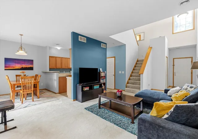 3rd image of 906 Village Pkwy, Circle Pines, MN 55014 | MLS# 7113580