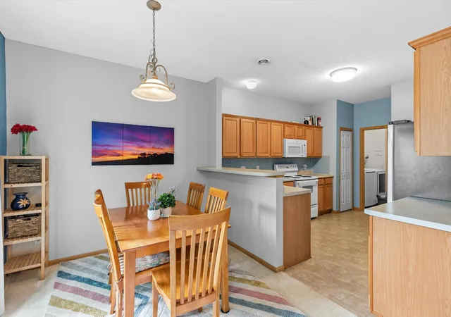 5th image of 906 Village Pkwy, Circle Pines, MN 55014 | MLS# 7113580
