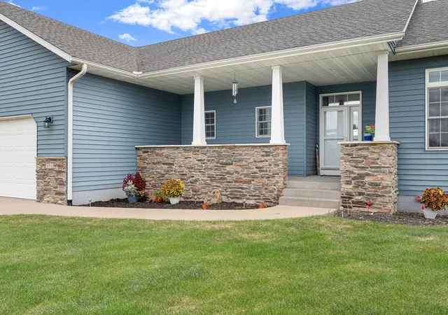 3rd image of 375 Hickory Ln Ne, Owatonna, MN 55060 | MLS# 7113584