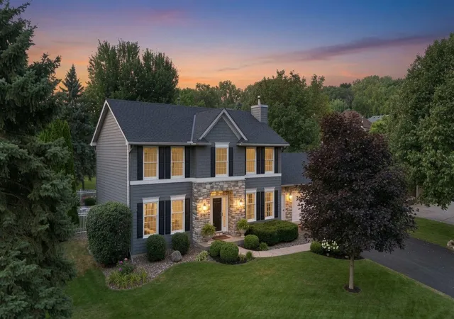 Photo 1 of Sale Pending at 352 Wyndham Cir E, Saint Paul, MN 55112 | MLS# 7113595 | Listing updated on 2026-08-10