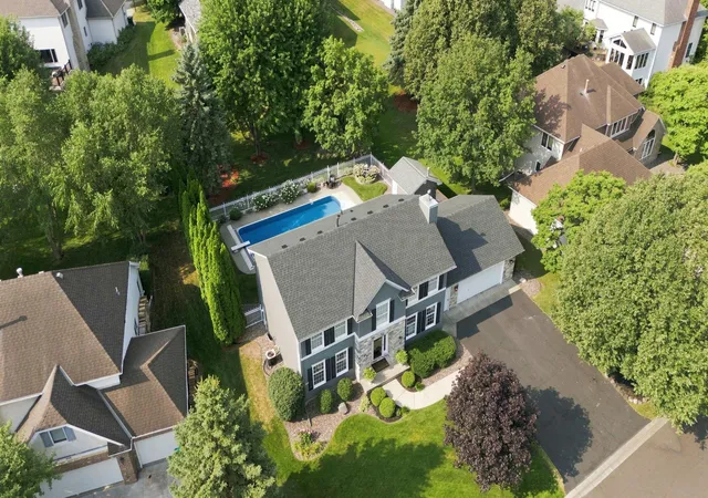 2nd image of 352 Wyndham Cir E, Saint Paul, MN 55112 | MLS# 7113595