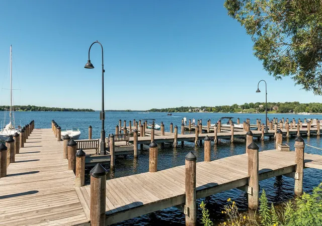 2nd image of 935 Lake St E, Wayzata, MN 55391