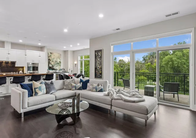 5th image of 935 Lake St E, Wayzata, MN 55391