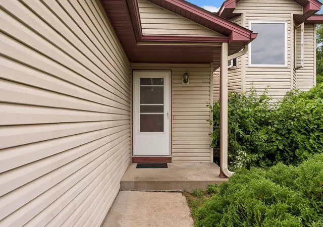 Photo 3 of Sale Pending at 23533 Washington St NE, Bethel, MN 55005 | MLS# 7113690 | Listing updated on 2026-09-03