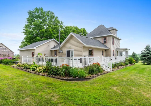 Photo 3 of Single family home for sale at 6321 County 11 Blvd, Kenyon, MN 55946 | MLS# 7113691 | Listing updated on 2026-09-20