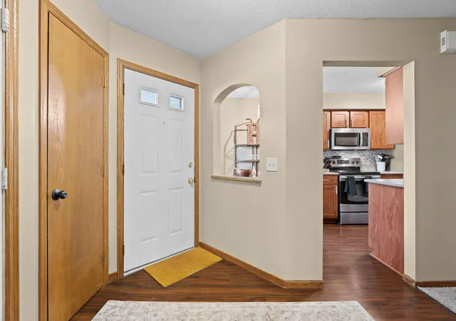 2nd image of 14309 Bedford Dr, Eden Prairie, MN 55346 | MLS# 7113699
