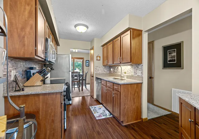 4th image of 14309 Bedford Dr, Eden Prairie, MN 55346 | MLS# 7113699