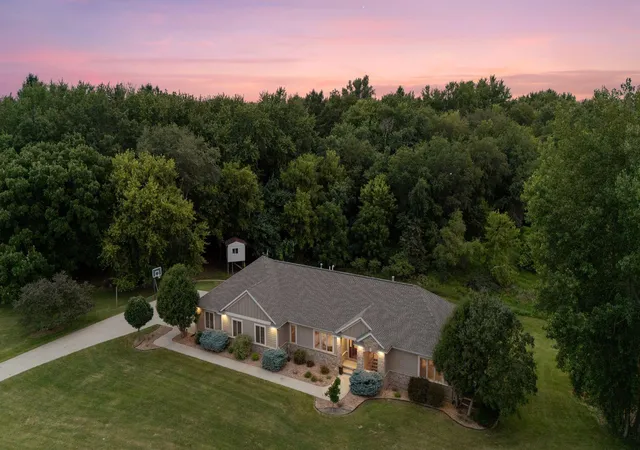 Photo 2 of Single family home for sale at 1057 Ridge Crst Ln Nw, Rochester, MN 55901 | MLS# 7113700 | Listing updated on 2026-09-03