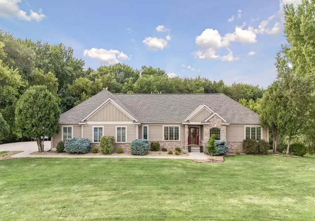 Photo 4 of Single family home for sale at 1057 Ridge Crst Ln NW, Rochester, MN 55901 | MLS# 7113700 | Listing updated on 2026-09-03
