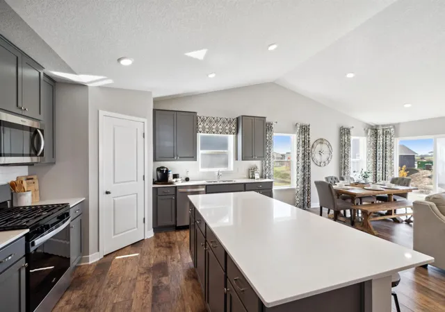 2nd image of 1644 Shasta Dr, Shakopee, MN 55379 | MLS# 7113707