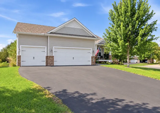 Photo 3 of Single family home for sale at 17301 Eastwood Ave, Lakeville, MN 55044 | MLS# 7113723 | Listing updated on 2026-10-09