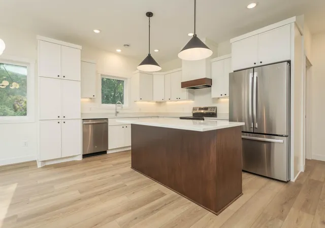 Photo 4 of Single family home for sale at 1011 Nokomis St, Alexandria, MN 56308 | MLS# 7113745 | Listing updated on 2026-09-24