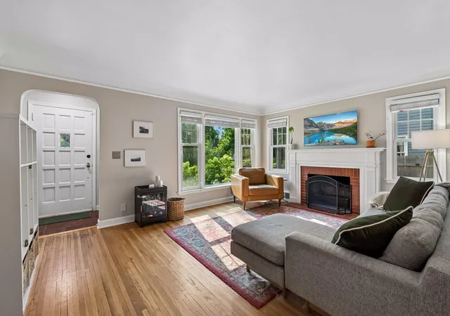 Photo 3 of Sale Pending at 3220 Kentucky Ave S, Minneapolis, MN 55426 | MLS# 7113755 | Listing updated on 2026-08-17