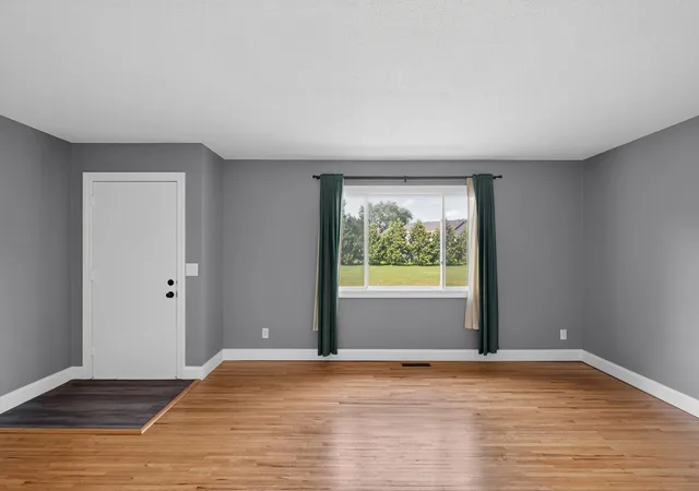 Photo 4 of Single family home for sale at 16124 Foliage Ave W, Rosemount, MN 55068 | MLS# 7113758 | Listing updated on 2026-08-21