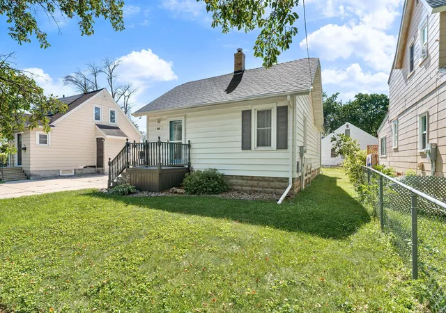 Photo 1 of Single family home for sale at 909 11th Street Nw, Austin, MN 55912 | MLS# 7113788 | Listing updated on 2026-08-25