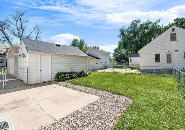 Photo 3 of Single family home for sale at 909 11th Street Nw, Austin, MN 55912 | MLS# 7113788 | Listing updated on 2026-08-25