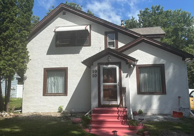 Photo 2 of Single family home for sale at 1010 Trott Ave Sw, Willmar, MN 56201 | MLS# 7113848 | Listing updated on 2026-08-07
