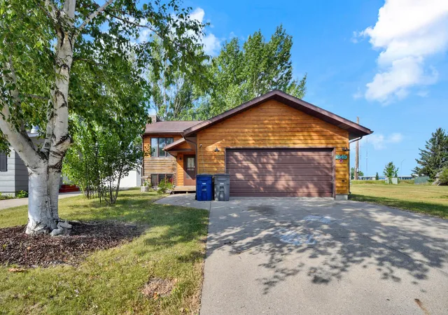 Photo 1 of Single family home for sale at 1849 29th Street Cir S, Moorhead, MN 56560 | MLS# 7113850 | Listing updated on 2026-09-01