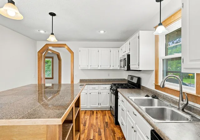 Photo 4 of Single family home for sale at 13412 Arden Cir, Burnsville, MN 55337 | MLS# 7113878 | Listing updated on 2026-10-10