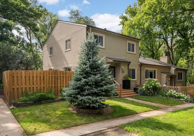 1st image of 1539 Greenwood Ct N, Saint Paul, MN 55122 | MLS# 7113882