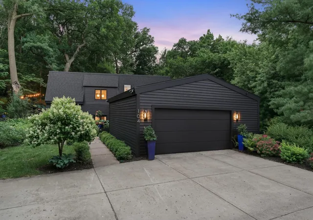 Photo 3 of Sale Pending at 104 Maddaus Ln, Minneapolis, MN 55416 | MLS# 7113884 | Listing updated on 2026-08-31