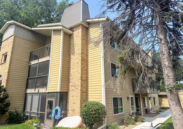 2nd image of 2020 Ridge Dr, Minneapolis, MN 55416