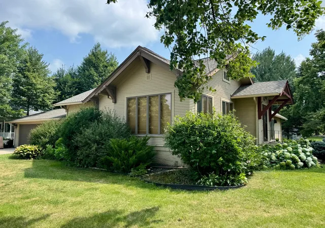 Photo 2 of Single family home for sale at 1008 W Ash Ave, Olivia, MN 56277 | MLS# 7113895 | Listing updated on 2026-08-11